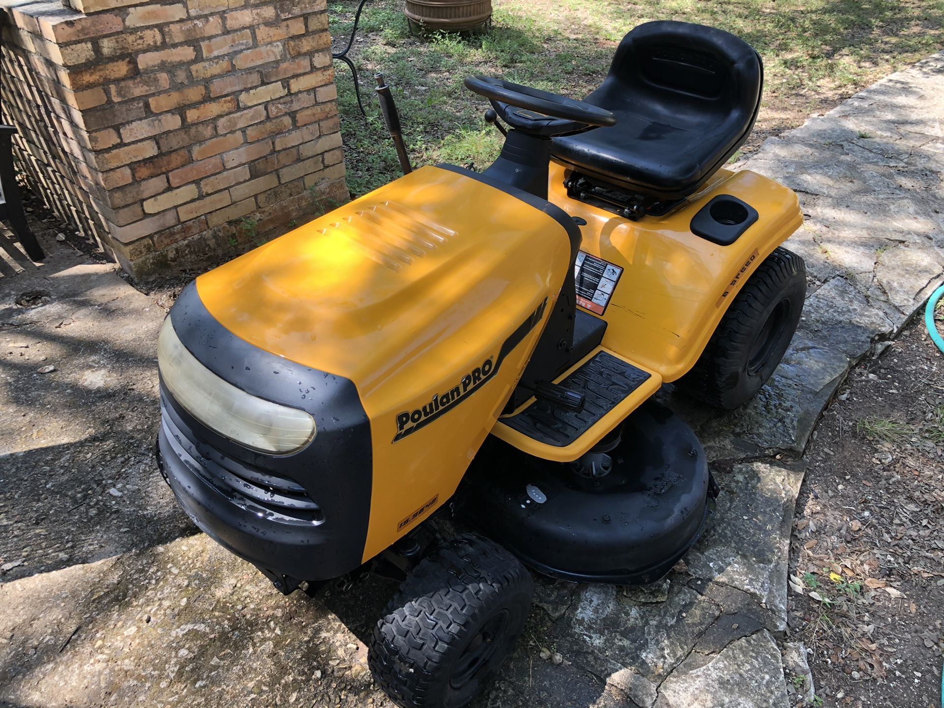 Poulan Pro 42” Riding Lawn Mower 15.5 hp