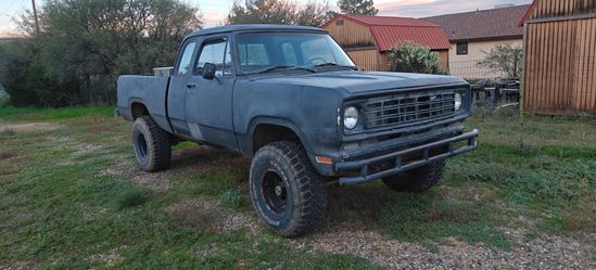 76 Dodge w100 440 7.2L 4x4 (Send Offers)