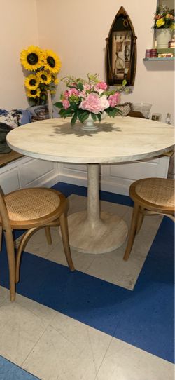 Set 3 pieces table and chairs