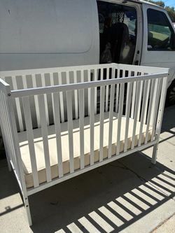 BEAUTIFUL LIKE  NEW BABY CRADLE WHITE COLOR
