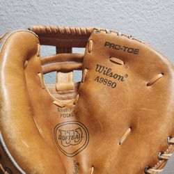 Wilson Softball Catchers Mitt-31" RHT 