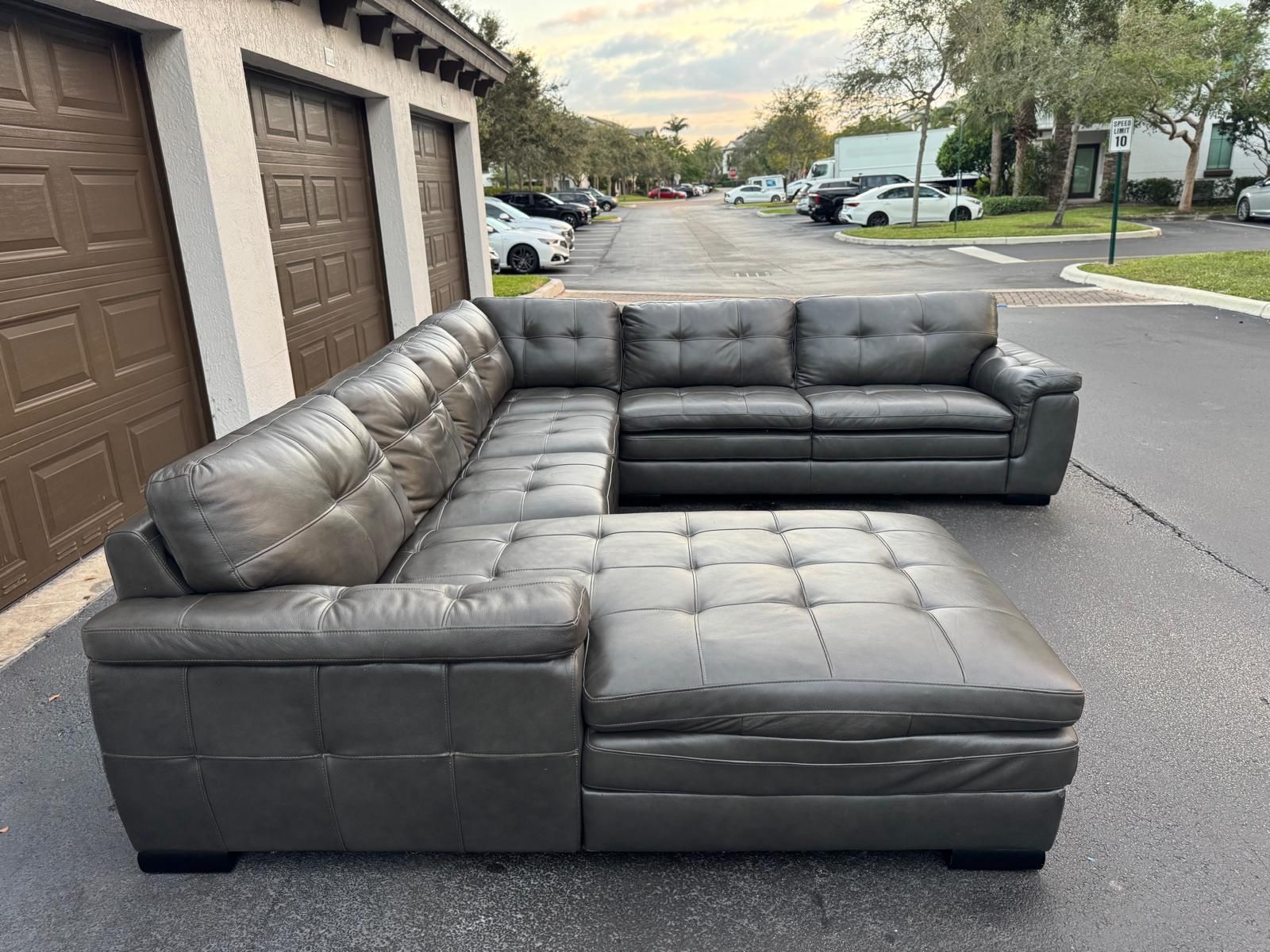 🛋️ Sofa/Couch Sectional - Leather - Macy’s - Delivery Available 🚛