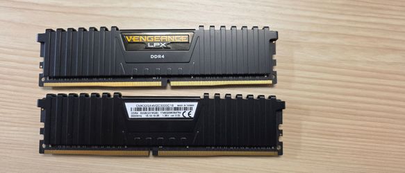 Corsair Vengeance LPX 32GB (2x16GB) DDR4-3000 CL16 RAM CMK32GX4M2C3000C16