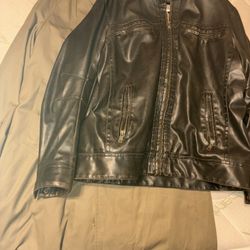 extra warm and wind proof leather jacket that has inner and outer pockets