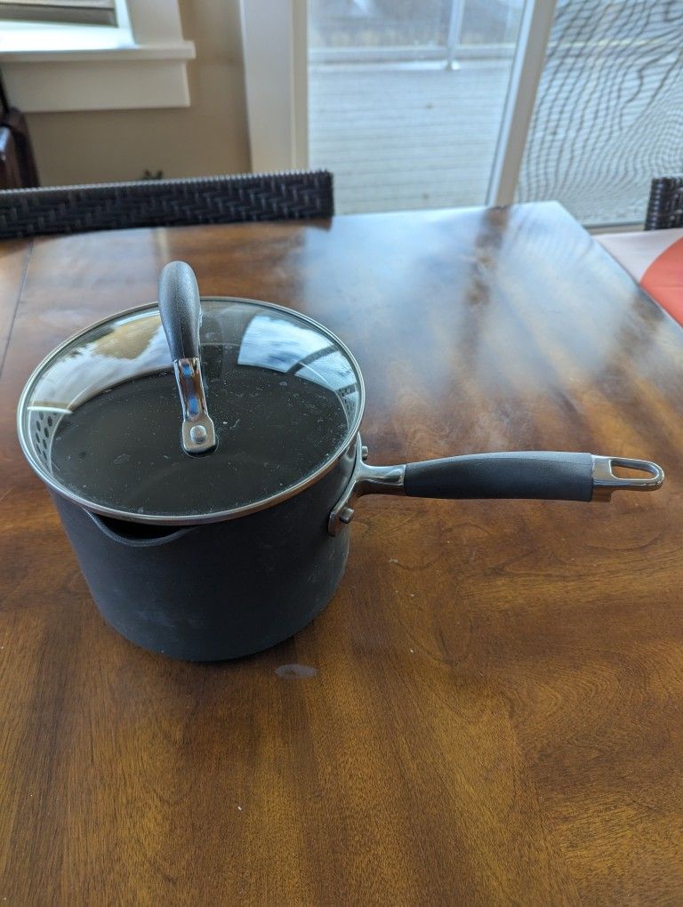 7.5" diameter Anolon sauce pot
