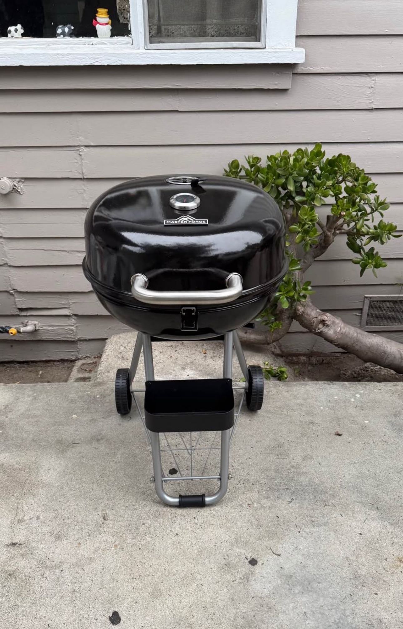 Master Forge 22.17-in W Black porcelain coated Kettle Charcoal Grill