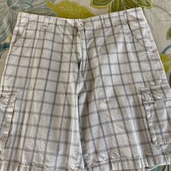 Cream Colored Mens Plaid Cargo Shorts Size 34