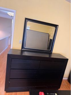 Wood  Dresser with mirror (6 drawer)