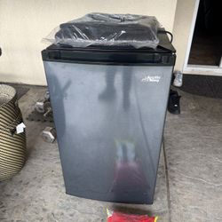 Artic King Small Fridge 