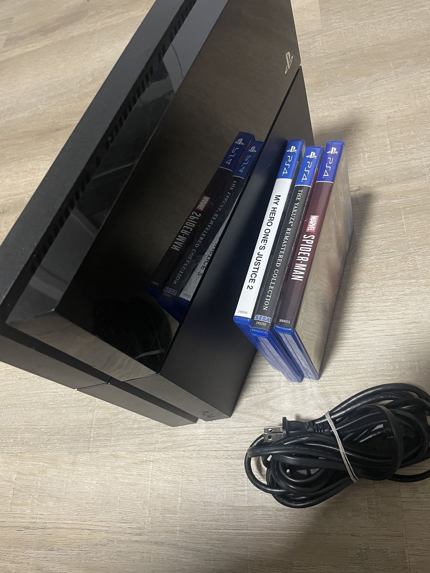 PlayStation 4 + Games