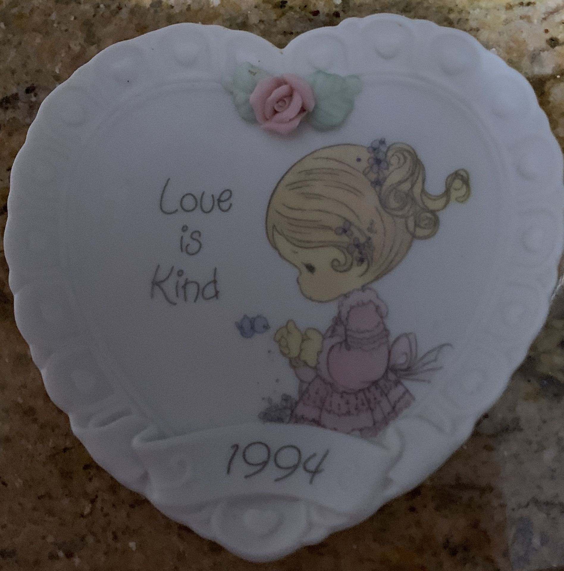 1994 PRECIOUS MOMENTS -LOVE IS KIND PLATE
