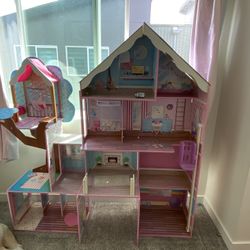 Doll/barbie House 