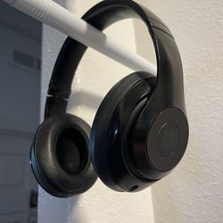 Used Beats by Dre wireless headphones