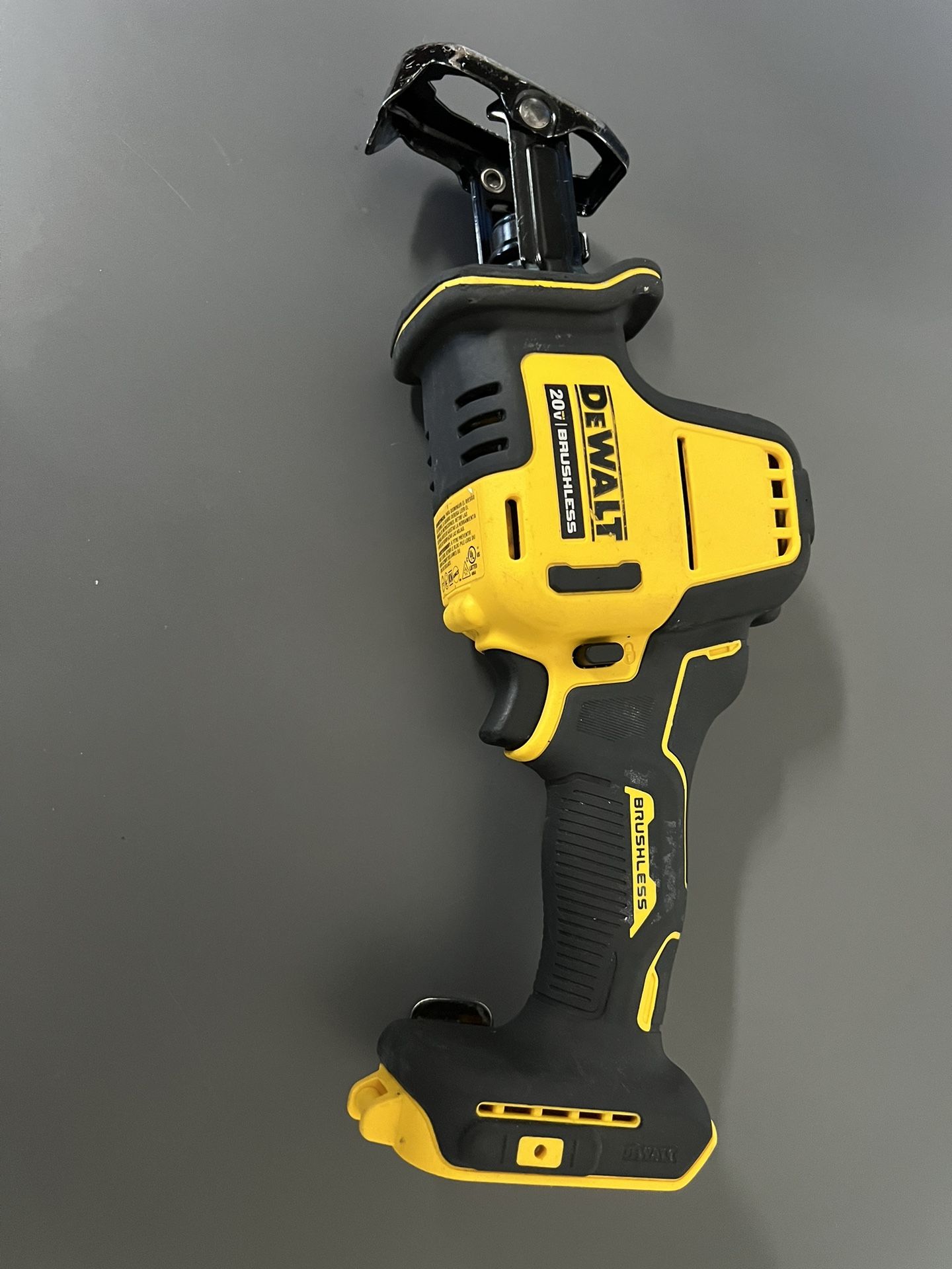 DEWALT DCS 369 COMPACT RECIPROCATING SAW. TOOL ONLY.