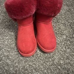 Juicy Couture King 2 women's cold weather boots.