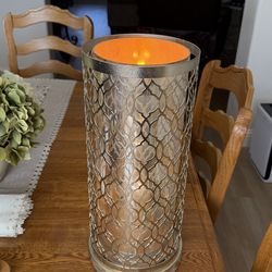 Modern Silver Metallic Geometric Table Lamp Warm White Light Metal Drum Shade