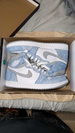 Jordan 1 Retro High Hyper Royal 
