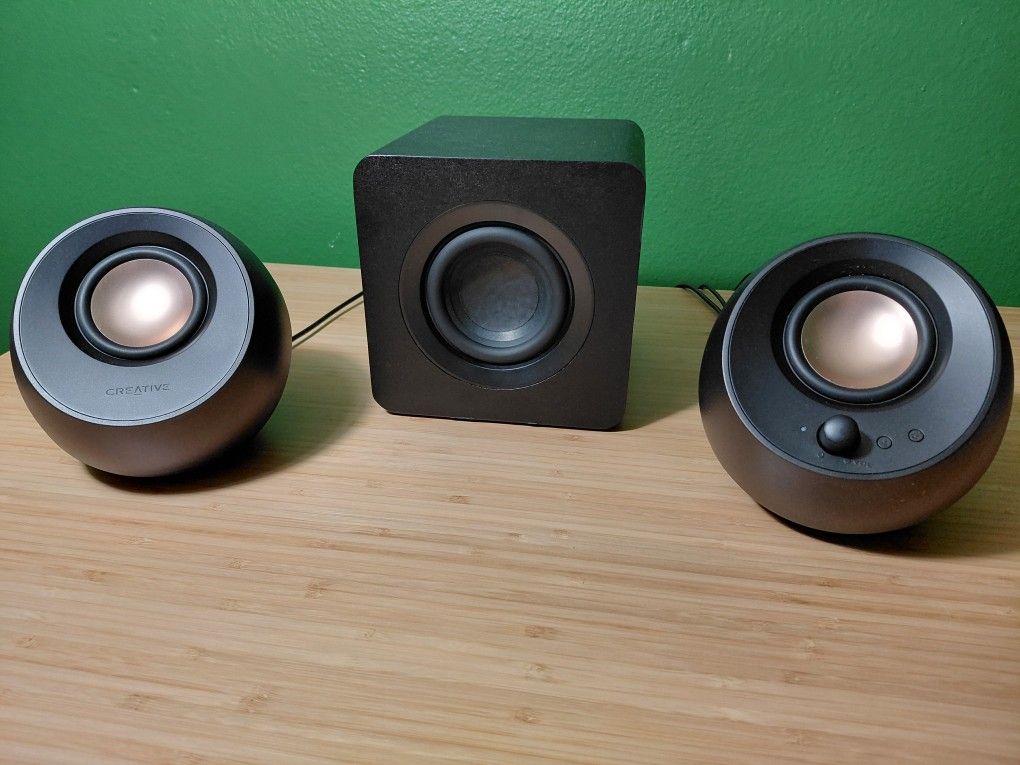 Creative Pebble Bluetooth/Wired Speakers RGB Color Lights
