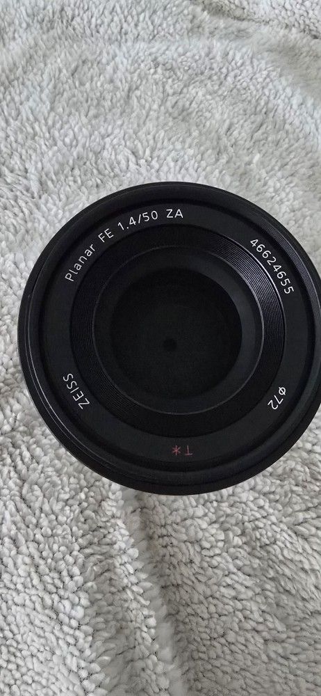 Sony Planar  FE 50mm f/1.4 ZA lens