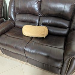 🛋 Dark Brown Faux-Leather Loveseat – Excellent Condition
