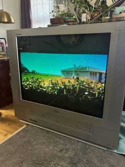 RCA TruFlat CRT TV with Built-In DVD Player