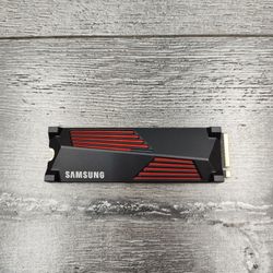 Samsung 990 Pro 4 TB Gaming SSD With Heatsink ROG Ally X