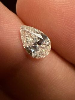 1 Carat Natural pear-shaped diamond