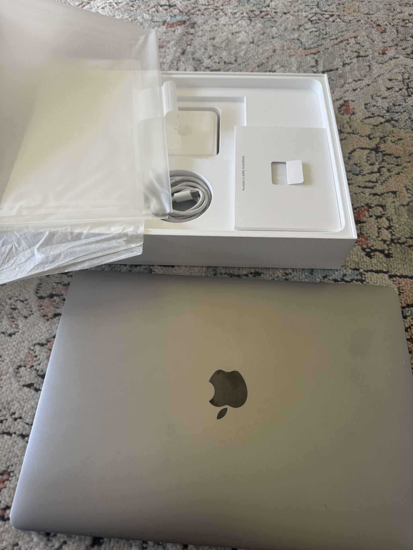 $200 Apple MacBook Pro, 13 in, internal screen issues works great no External damage.
