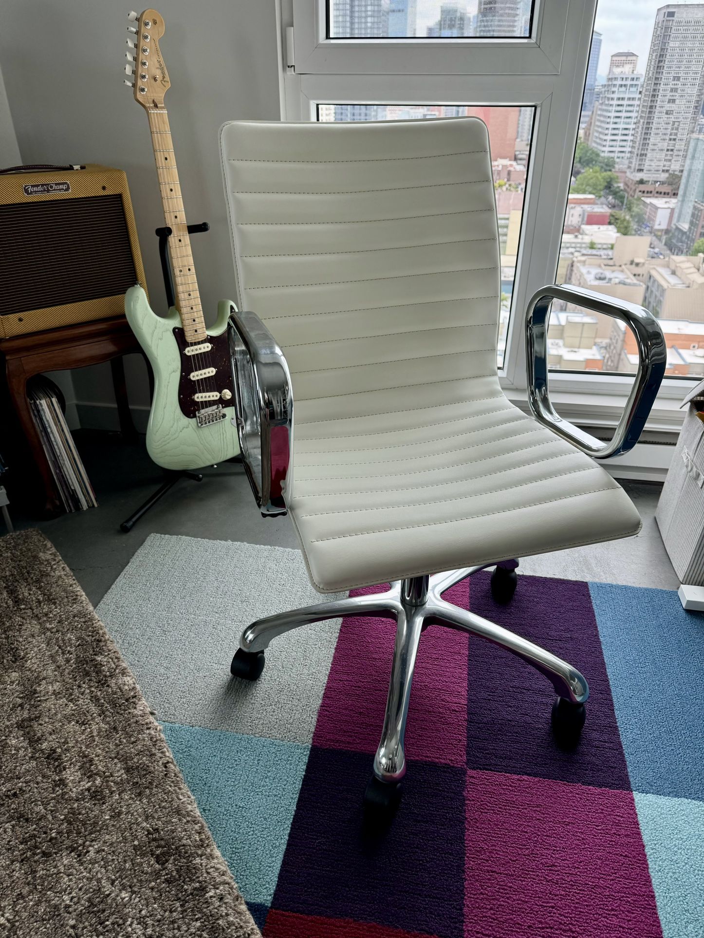 Crate And Barrel Ripple Ivory Leather Chair
