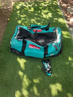 Makita 831269-3 Tool Bag w/Wheels used good condition
