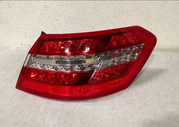 2010-2013 Mercedes-Benz E-Class E300 Sedan LED RIGHT TAIL LIGHT USED OEM