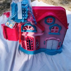 Dollhouse With Accessories, Like New! 