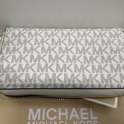 MK Michael Kors Jet Set Wallet/ Wristlet 