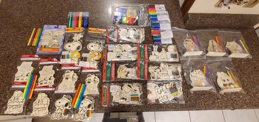 (32) PC Peanuts Snoopy DIY Wood Scene Holiday's More, NEW XTRA Markers CUTE SET
