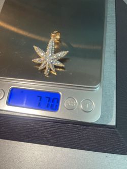 Cannabis Leaf Diamond Pendant 