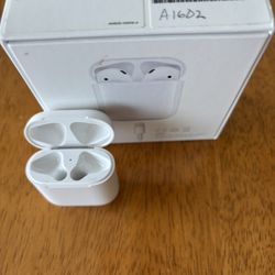 Apple AirPods Charging Case