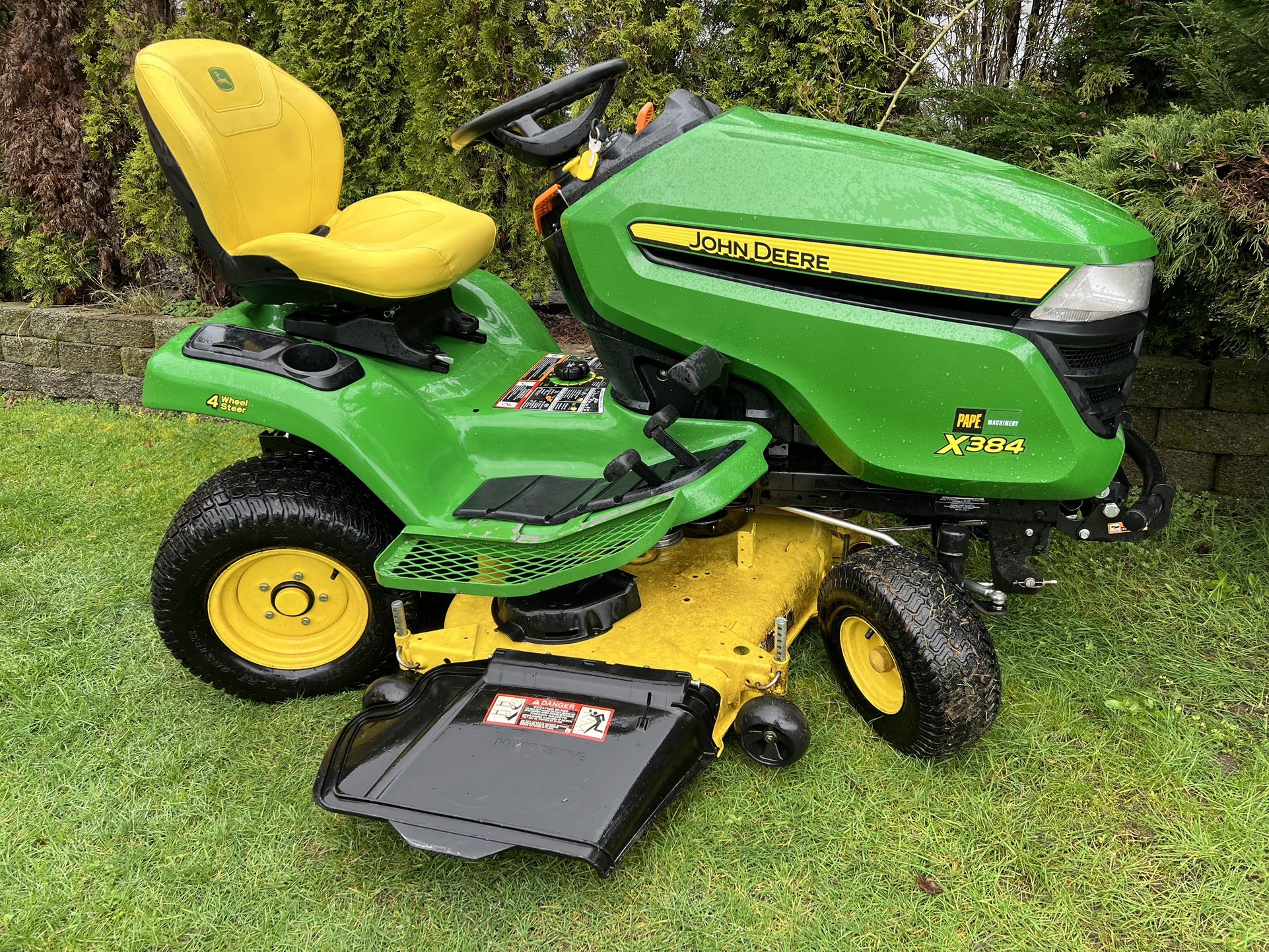 John Deere X384 All-Wheel Steer