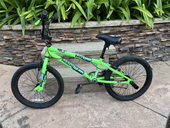 madd gear 20-inch boy's freestyle bmx bicycle Razor Agitator Boys 20 in. D Gray The 20 inch Madd Gear freestyle bike has a super cool blue/black ombre satin finish Kids Bikes Madd Gear 16