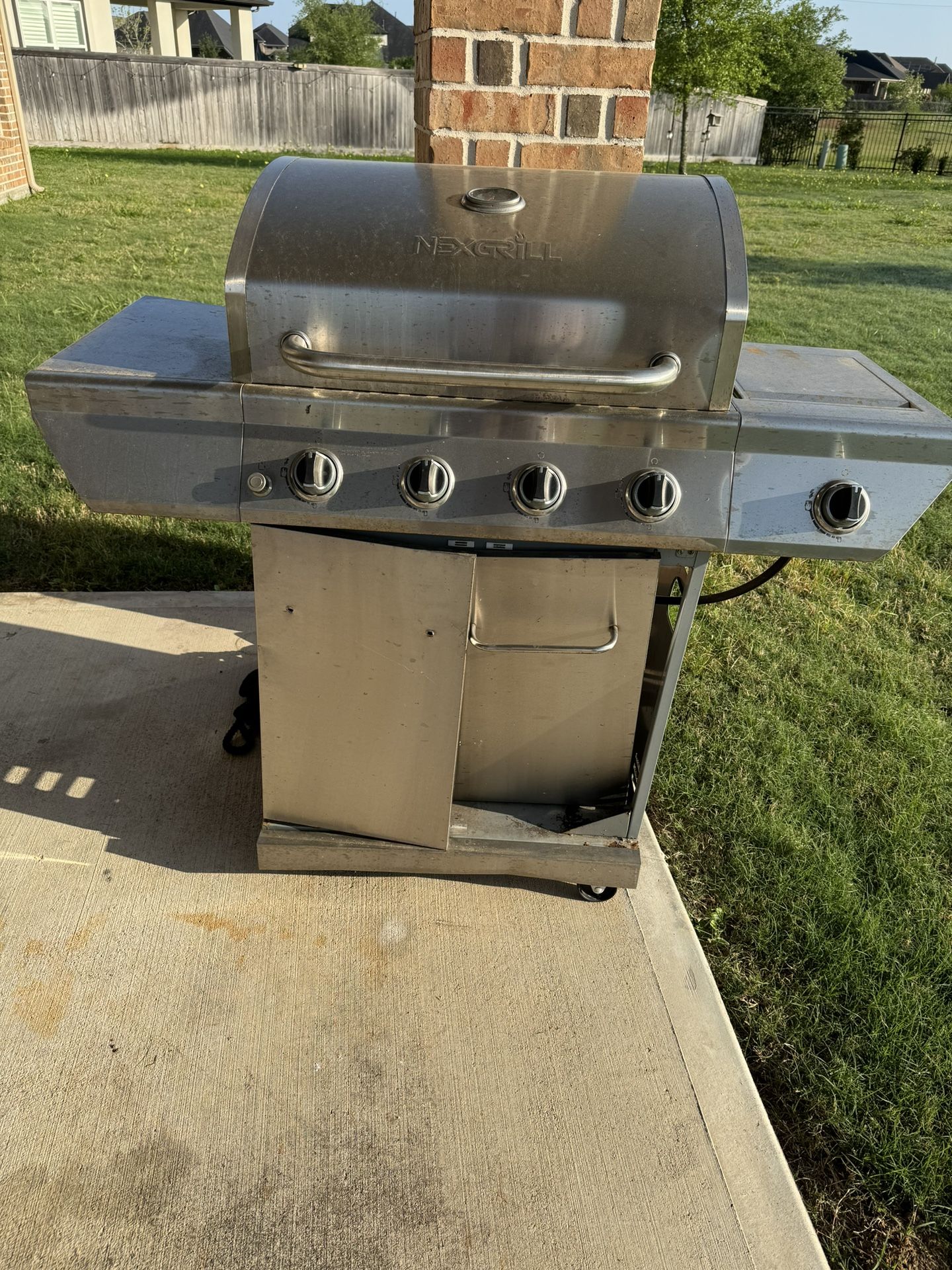 Propane Gas BBQ Grill with Side Burner