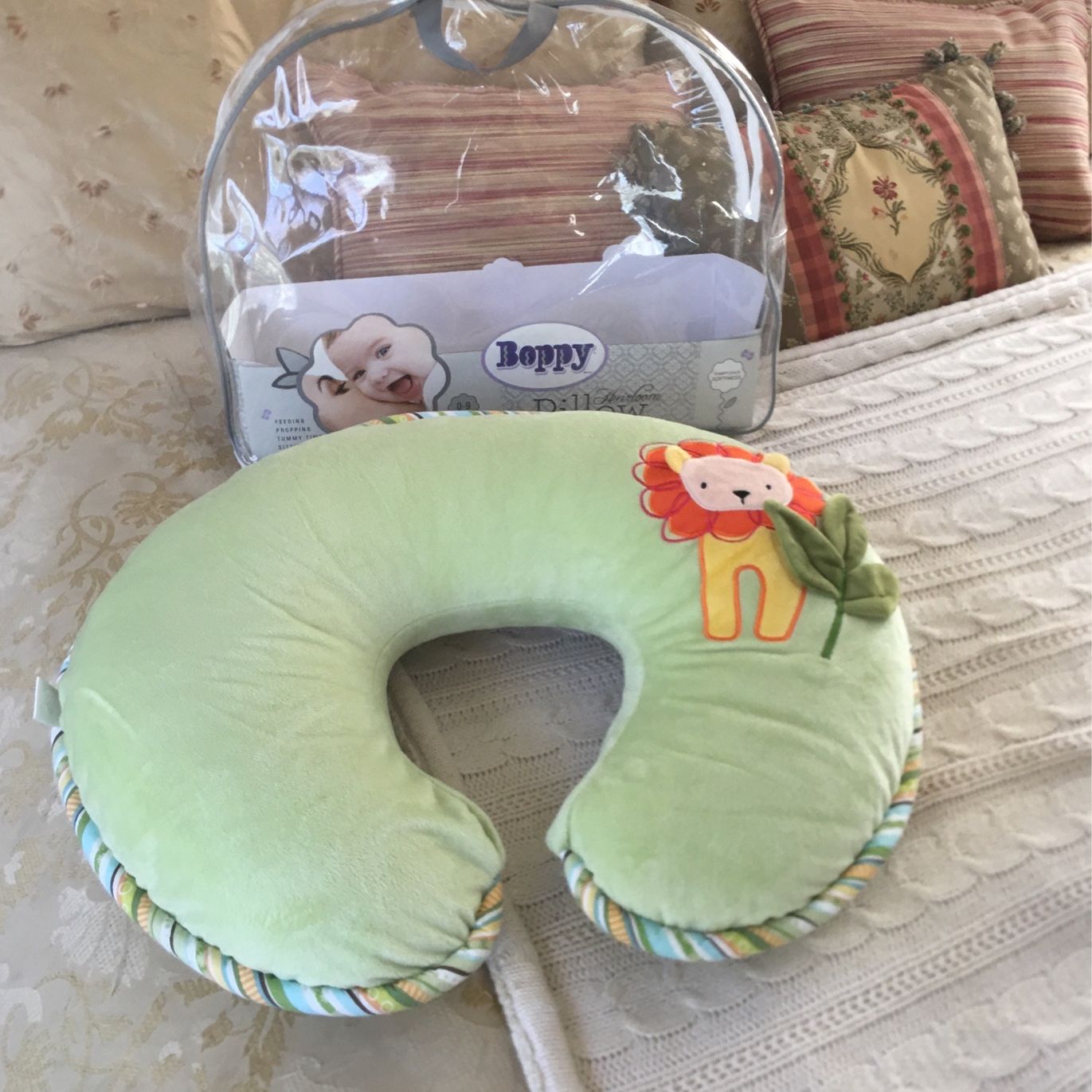 Boppy Pillow- Looks Like New!