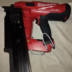 Milwaukee M18 Fuel Framing Nailer 