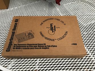 Pampered Chef Stoneware Gingerbread House Kit