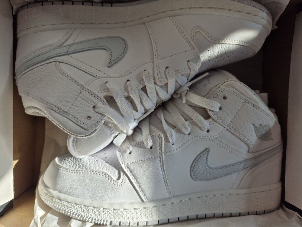 air jordan 1 mid bg Size 7