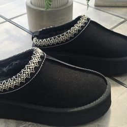 SLIP ON SLIPPERS PLATFORM SOLE FAUX FUR LINING BOOTS

  Size Women's  5.5/6.