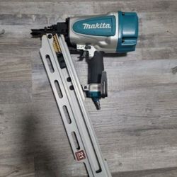 MAKITA FRAMING NAILER MOD#AN924 IN PERFECT CONDITION