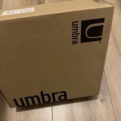 umbra bathroom shelving