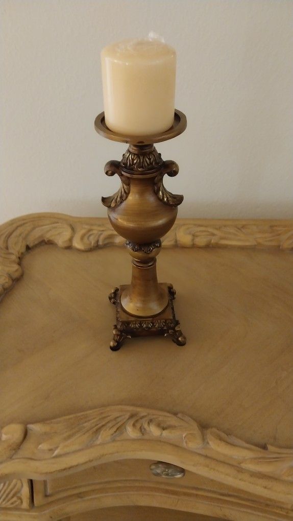 Decor Beautiful Two Candle Holder And Two Candles Like New