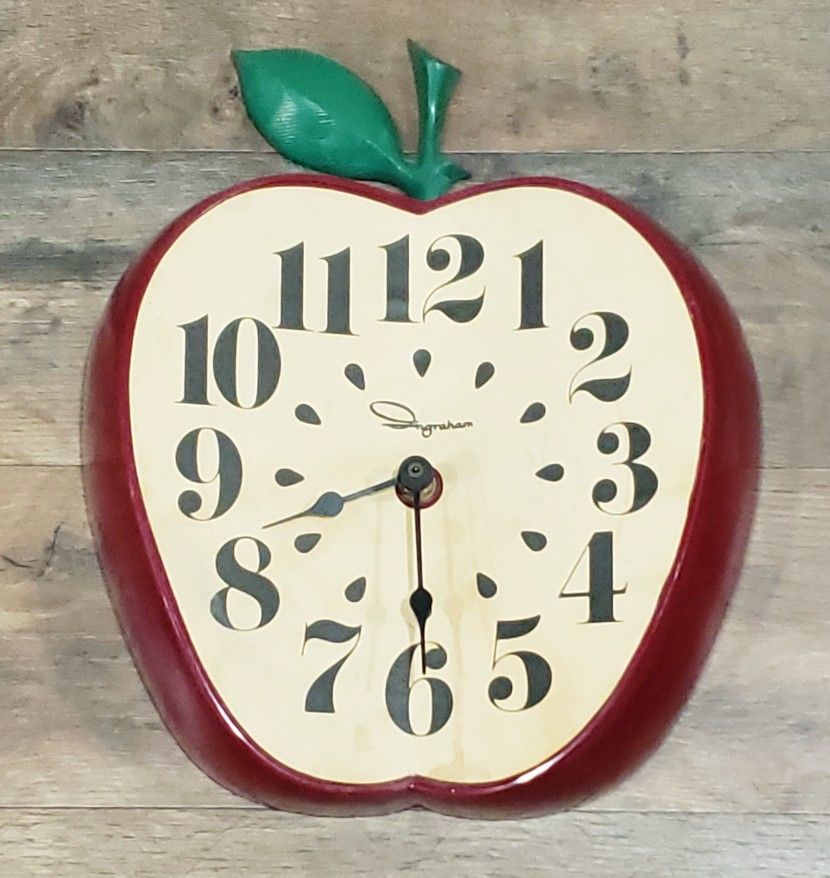 Vintage Ingraham Apple Electric Wall Clock Toastmaster Model 30-312 WORKS GREAT. 10in x 12in