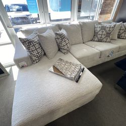 $2399 Beige Sofa Chaise 💛✨