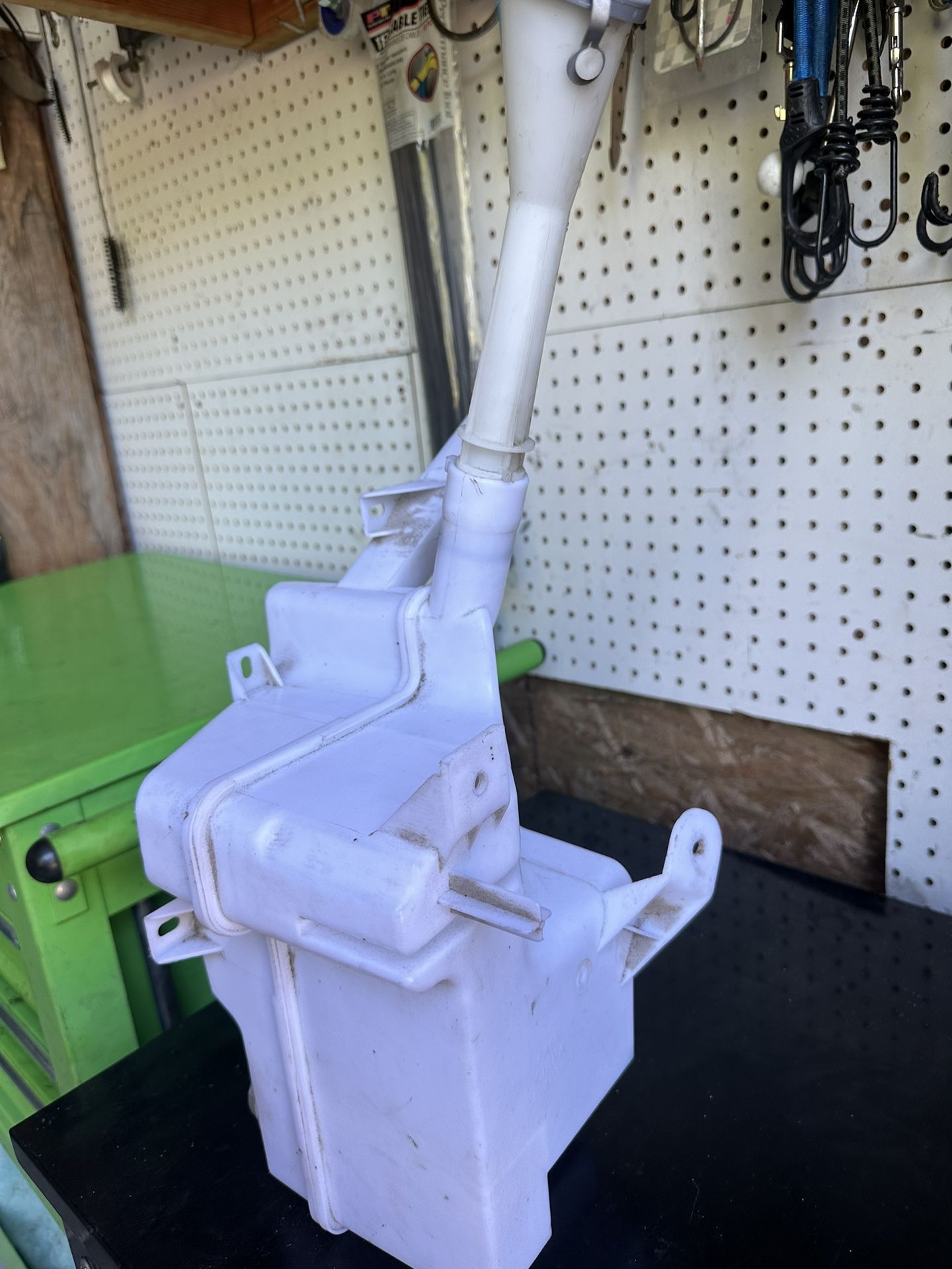 2013 Nissan Maxima Windshield Water Tank Reservoir